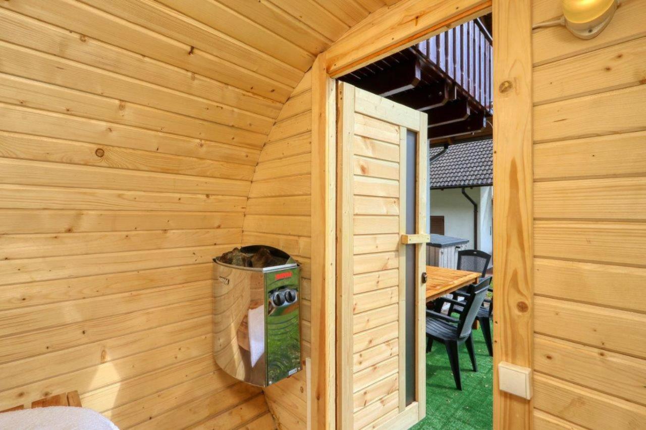 Seepark Kirchheim Ferienhaus Bei Vera Mit Sauna Luaran gambar